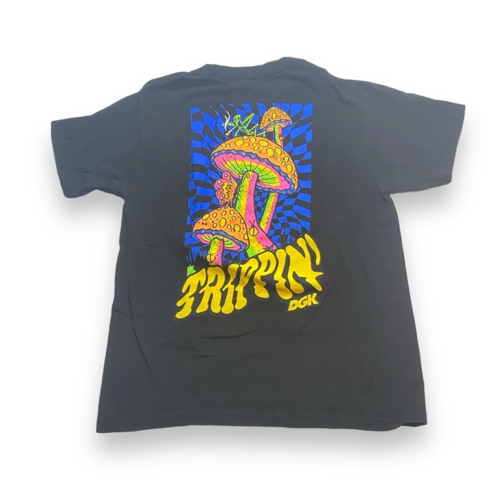DGK skateboarding Trippin T-Shirt Trippy Mushrooms Art Colorful Tee Skate Small